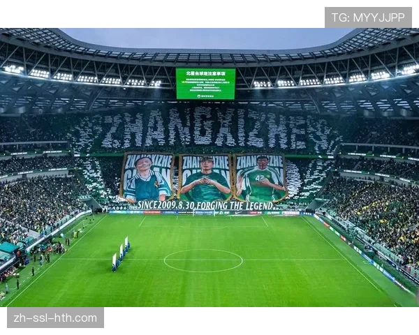 现场报道：安联球场响起巨大TIFO，致敬俱乐部历史